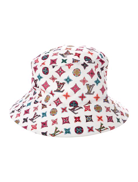 louis vuitton bucket hat white